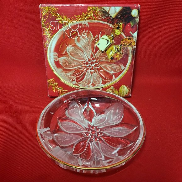 VTG Studio Nova Glass Guilded Poinsettia Round Tray Candy Dish - Picture 1 of 10